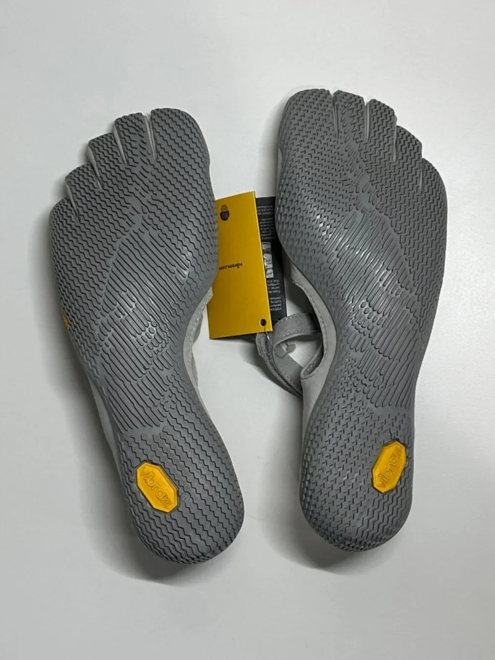 VIBRAM FIVEFINGERS V-SOUL SILVER 38 NWT